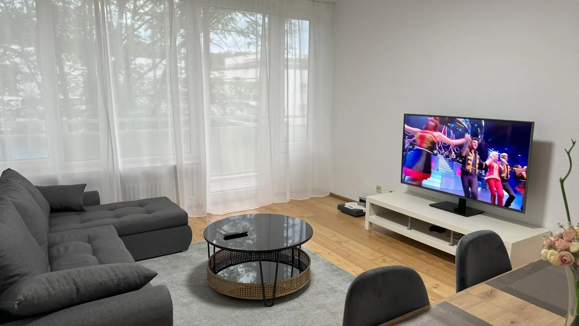 Sunny Apartment With Pool Access Munich