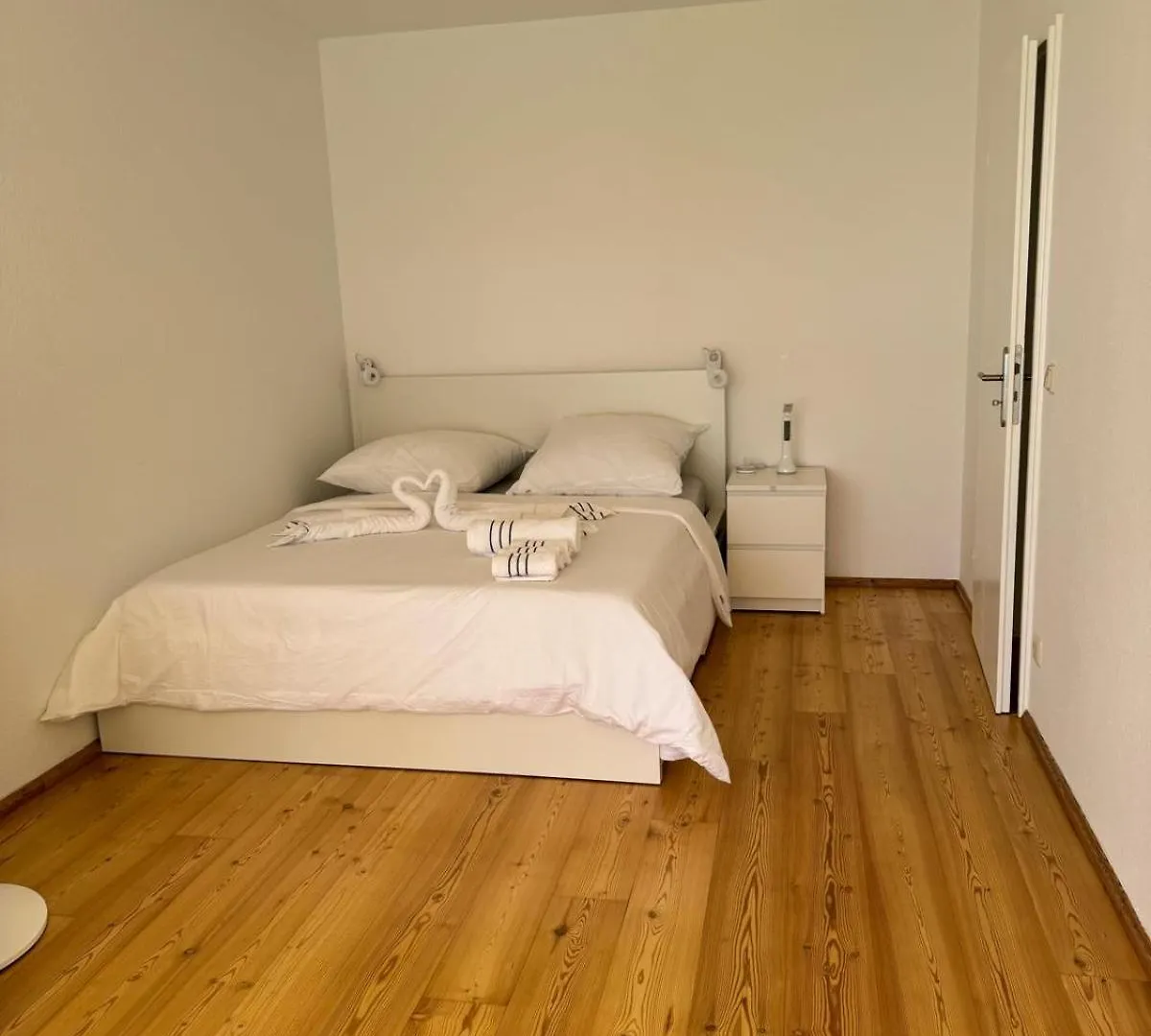 Sunny Apartment With Pool Access Munich
